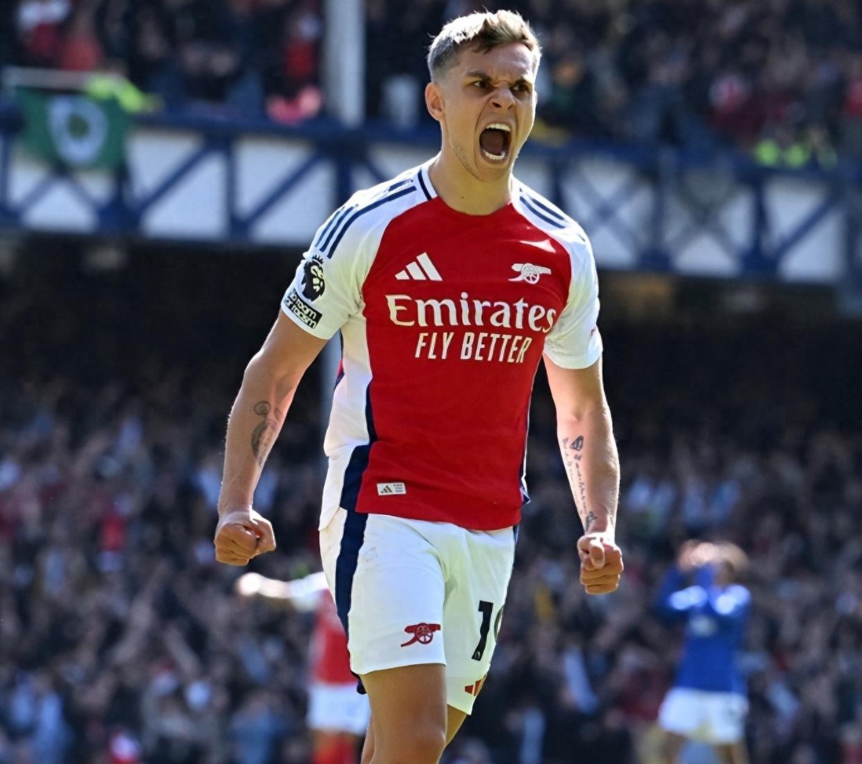 身背两黄，德容与卡萨多在欧冠再吃黄牌就要停赛（德容、卡萨多已两黄在身，欧冠再领黄牌将被停赛）