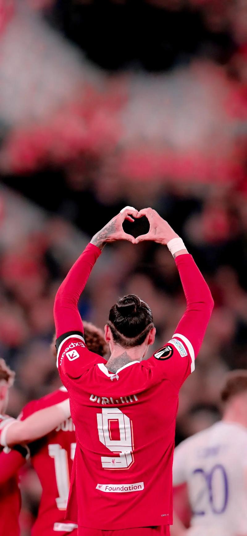 猛龙攻守兼具再显冠军影子（猛龙攻防兼优再露冠军本色）