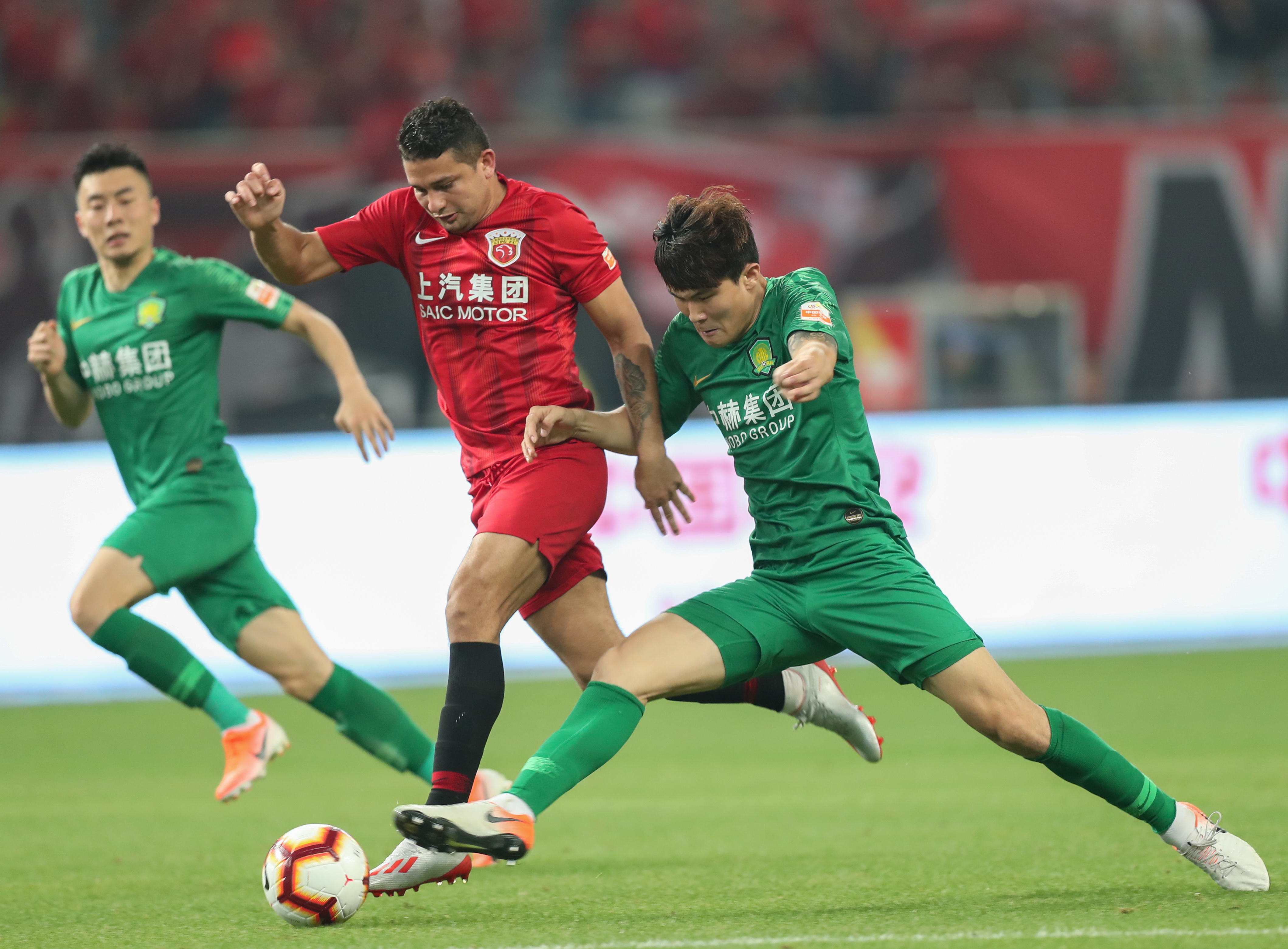 布伦森连场30+＆哈特两双，布伦森关键时刻取分带走比赛（布伦森连砍30+联手哈特两双，关键时刻接管比赛）