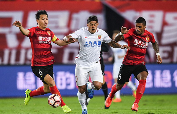 掘金约基奇豪取三双助球队连胜（约基奇揽三双，掘金续写连胜）