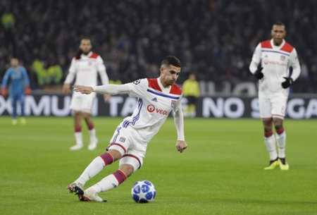 弗里克被迫在对阵贝蒂斯的比赛中调整进攻阵型（对阵贝蒂斯时，弗里克被动调整进攻布阵）