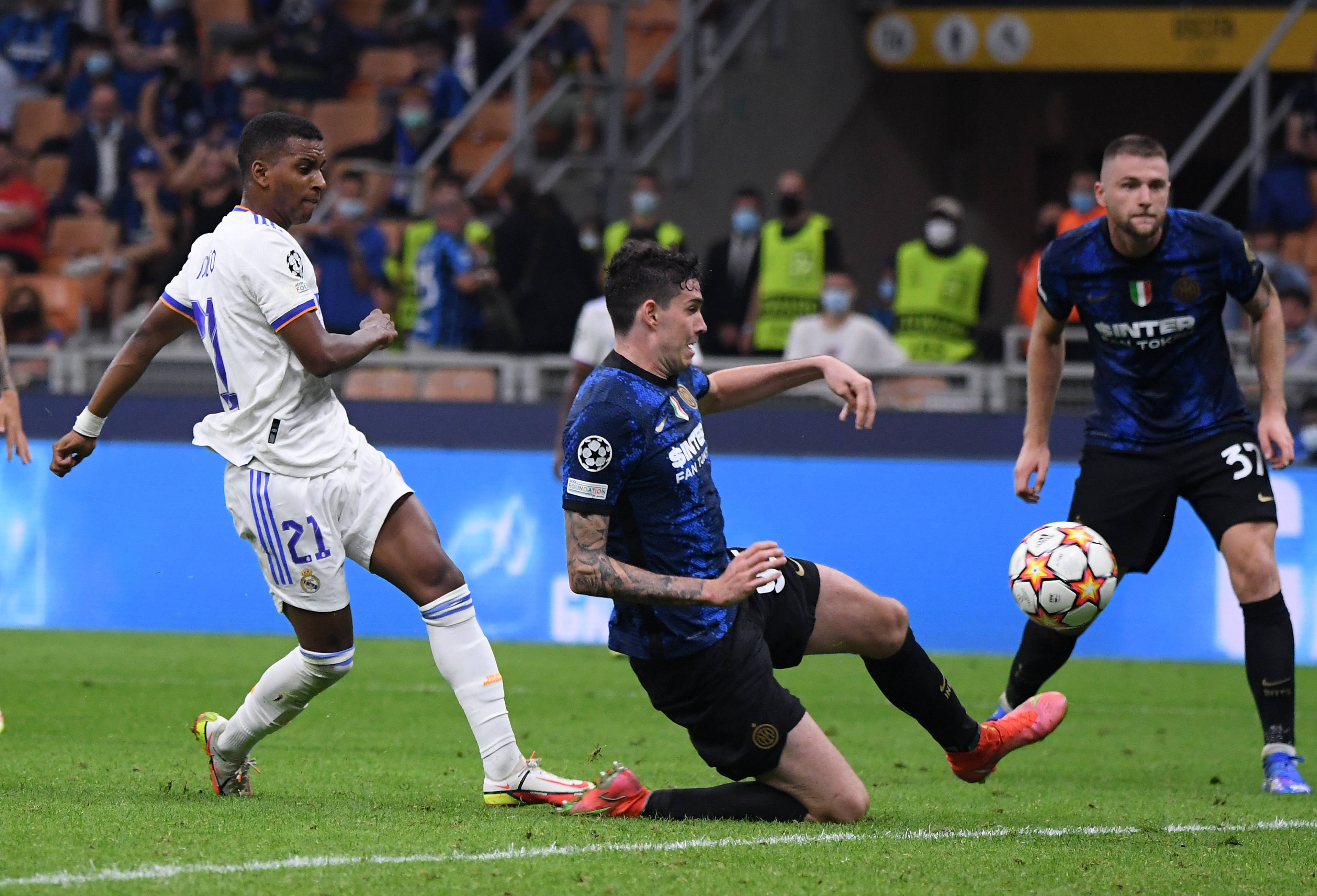 少进多少球？巴萨本赛季14次中门框，在西甲遥遥领先（巴萨本季14次中柱领跑西甲，究竟少了几粒进球？）