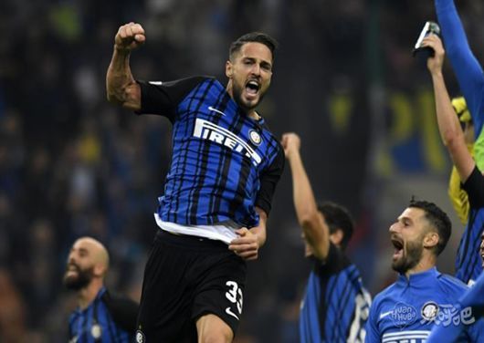 高手在民间！姐妹花脚踩箩筐练习武术，平衡力惊人！（民间卧虎藏龙！姐妹花踩箩筐练武，平衡感逆天）