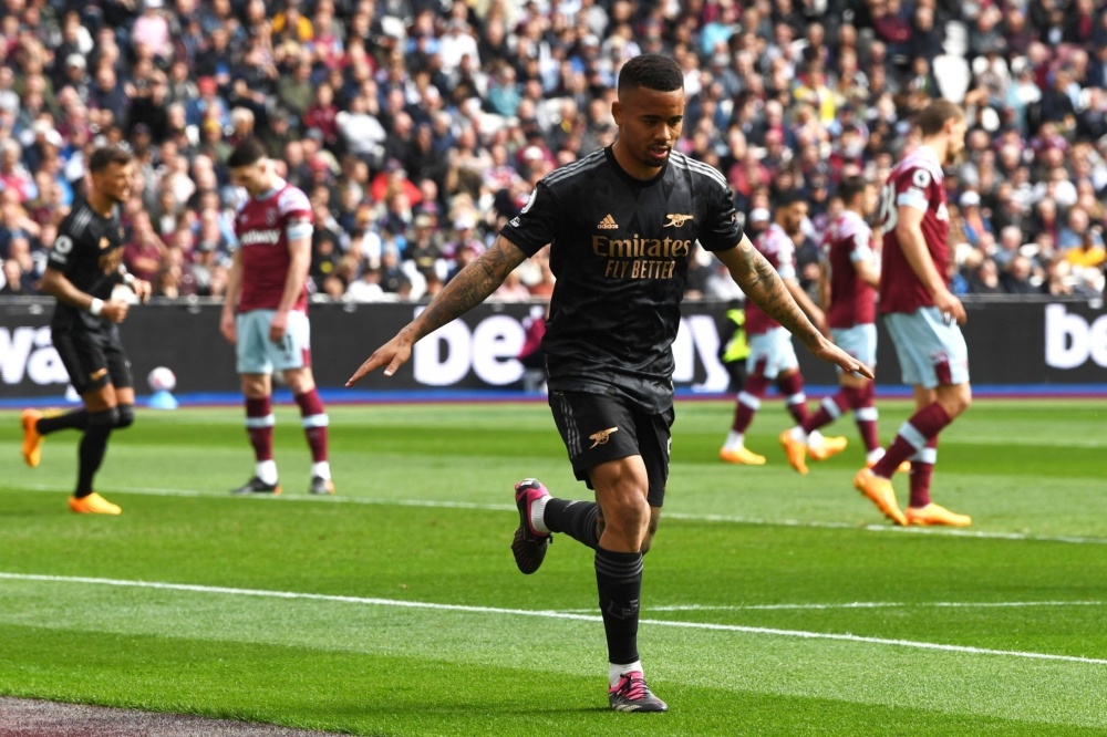 手感冰凉！麦克布莱德半场7中1仅拿2分1篮板2助攻（状态低迷！麦克布莱德半场7投仅1中，仅得2分1篮板2助攻）