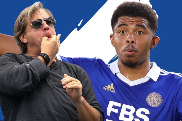 欧冠半场：克瑙夫打破僵局，法兰克福1-0巴塞罗那（欧冠半场战报：克瑙夫先拔头筹，法兰克福暂1-0领先巴塞罗那）