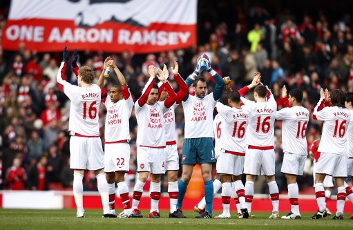 库里三分雨再现，对手毫无办法（库里再掀三分风暴，对手束手无策）