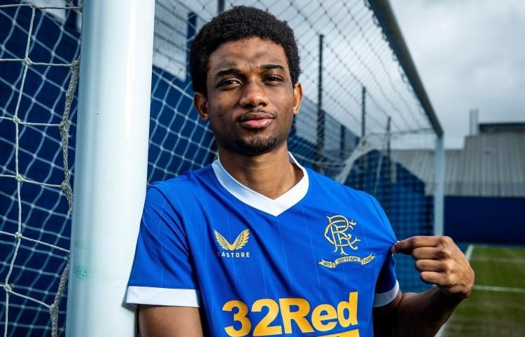 欧文突破防守造成杀伤球成功（欧文强突防线制造杀伤并得手）