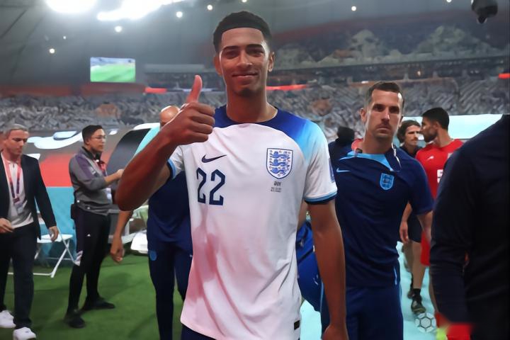 判决书：原北京人和球员陈某因多次受贿，判处有期徒刑一年半（法院判决：前北京人和球员陈某因多次受贿，获刑一年六个月）