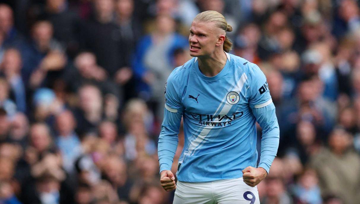 中超赛场争议判罚：VAR判罚引发热议,（VAR判定惹热议：中超赛场争议再起）