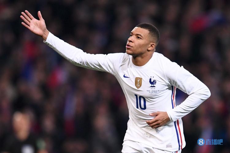 意媒：梅努是那不勒斯中场引援首选，备选方案包括弗拉泰西（意媒：那不勒斯将梅努列为中场引援首选，弗拉泰西为备选）